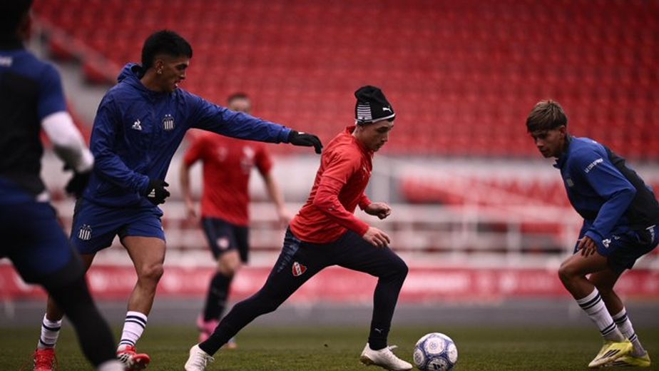 Cómo formó Talleres en el amistoso ante Independiente y en qué está la llegada de refuerzos