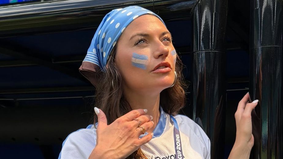 El boom de los accesorios mundialistas: el look albiceleste con el que Sofía "Jujuy" Jiménez marcó tendencia en la cancha