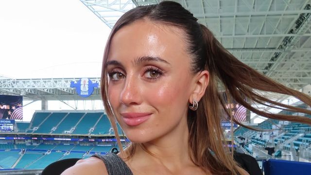 Morena Beltrán apostó por las medias "can-can" y arrasó con un look estilo bailarina clásica versión moderna