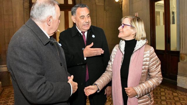 Cecilia Calamandrei junto al gobernador Jaldo y Regino Amado 
