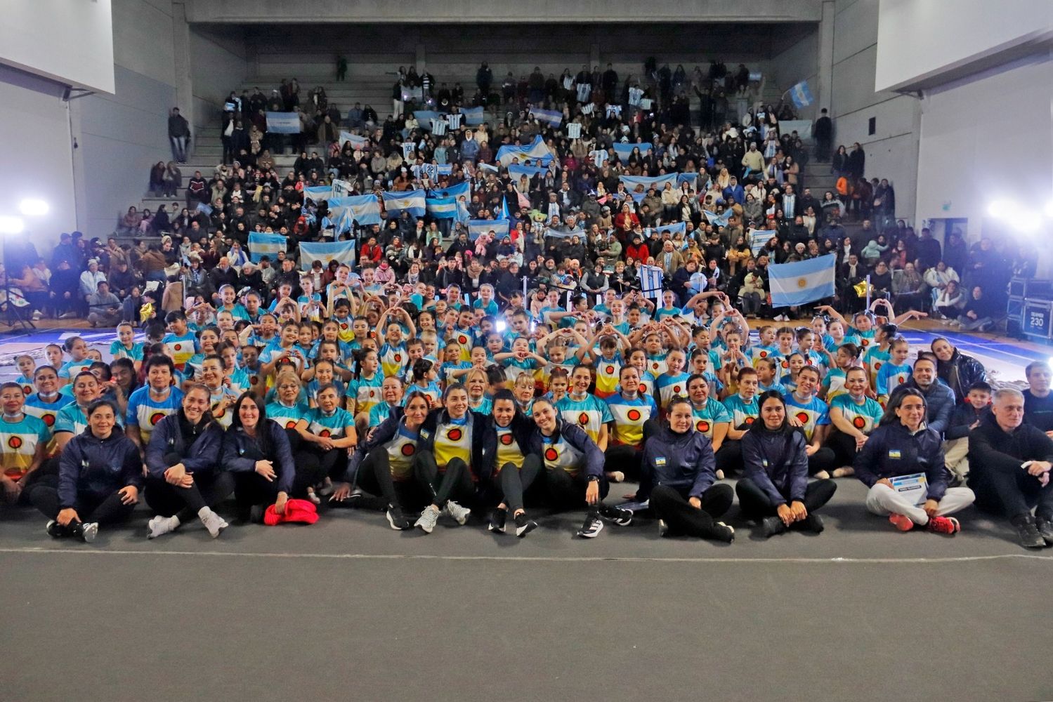 El deporte volvió a convocar a las familias carlospacenses en el Estadio Arena.