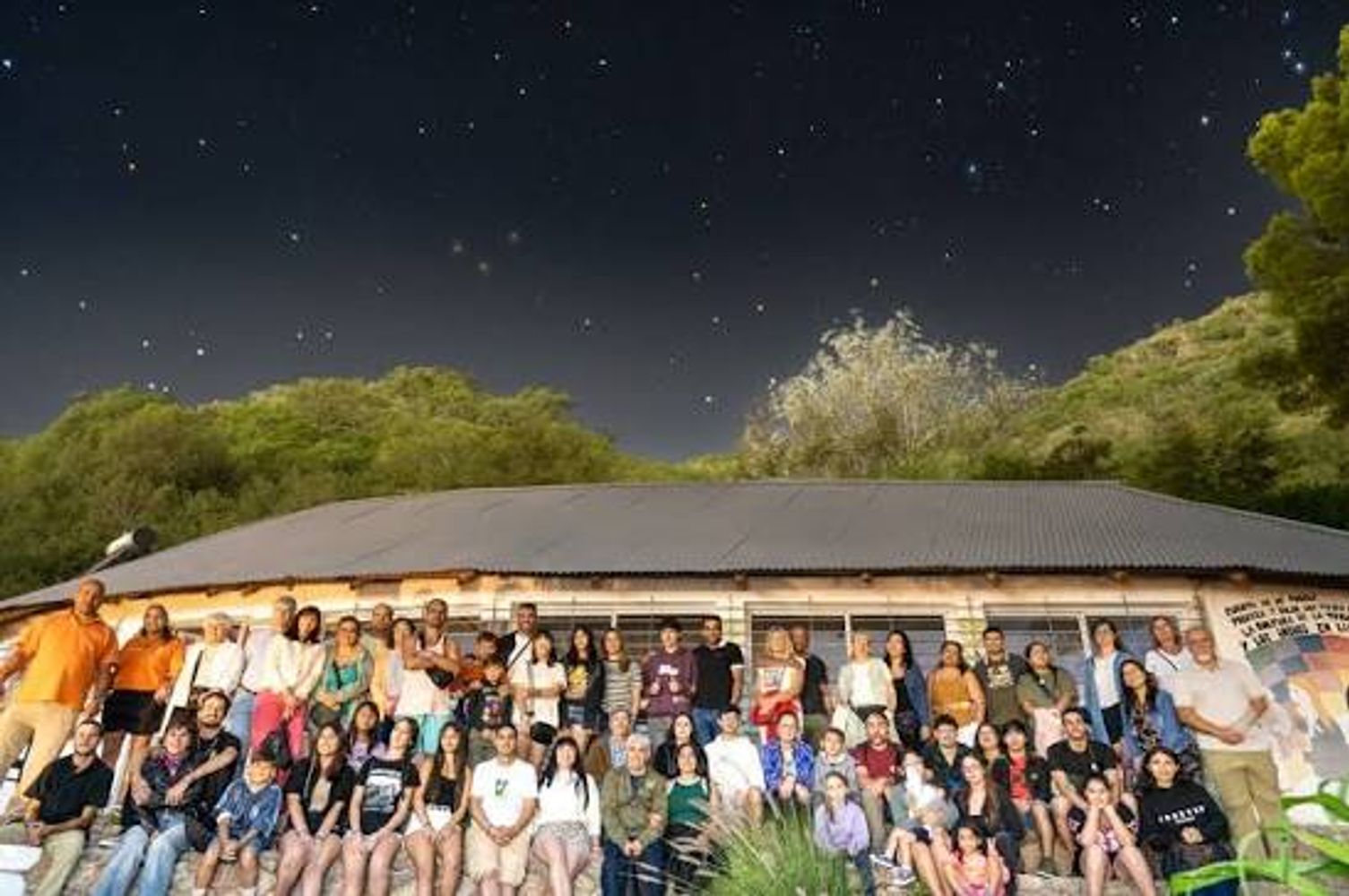 Vecinos y familias podrán vivir una noche de astroturismo en el Aula Ambiental, con divulgación y observación del cielo serrano.