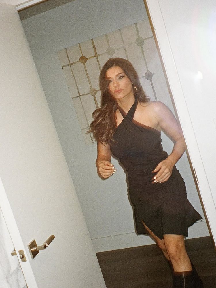 De la tribuna a la noche neoyorquina: el radical cambio de Eva de Dominici en pleno Mundial 2026