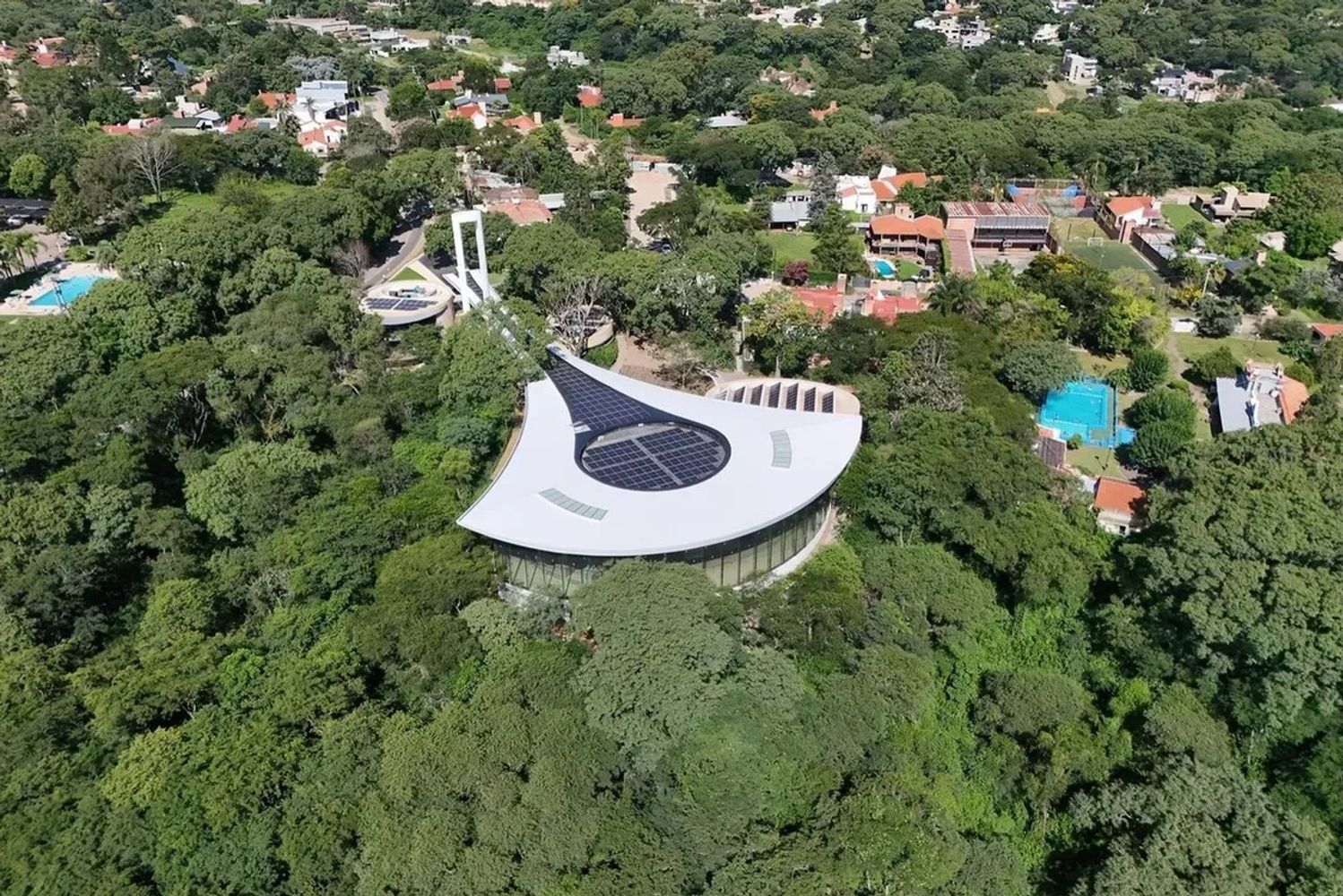 El Centro Cultural Lola Mora es parte del plan estratégico para el turismo en Jujuy, conformando una propuesta que conjuga patrimonio, arte contemporáneo y experiencias culturales de calidad.
