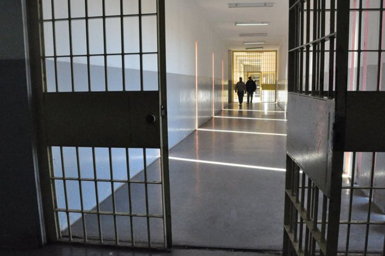 La mujer había asistido para visitar a un recluso.