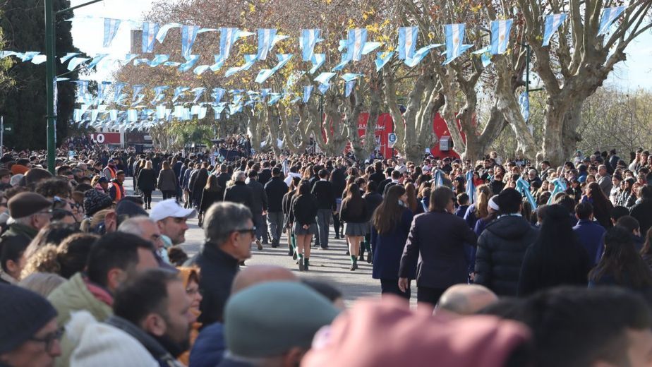 La Brigada Blanca llega al desfile del 9 de Julio y promete convertirse en la gran atracción de la jornada
