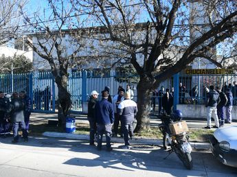 Fueron a trabajar y encontraron los portones soldados: cerró una fábrica en Córdoba sin previo aviso