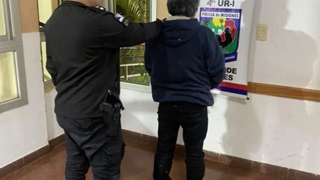 Posadas: apuñaló al dueño de la vivienda que alquilaba y fue detenido tras un operativo policial.