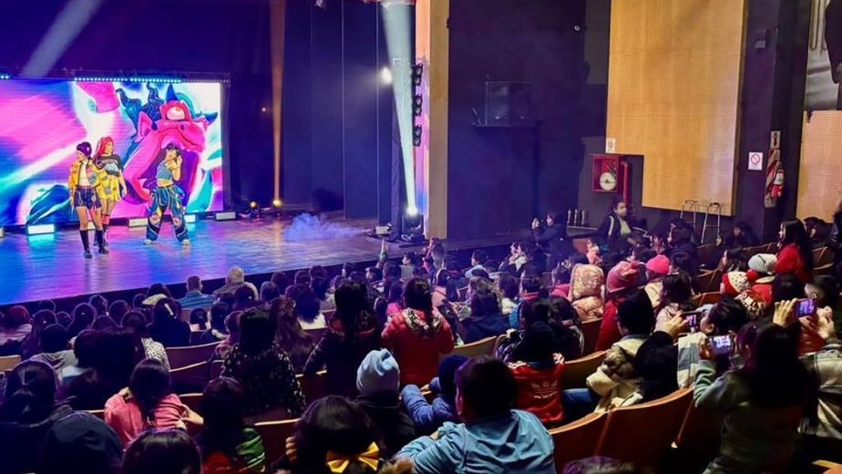 Niños y niñas de los DCI disfrutaron de una función de K-Pop