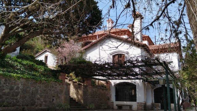 La Casa Museo Manuel Mujica Lainez abre sus puertas en Cruz Chica para una nueva edición de la Feria del Libro, con entrada libre y gratuita.