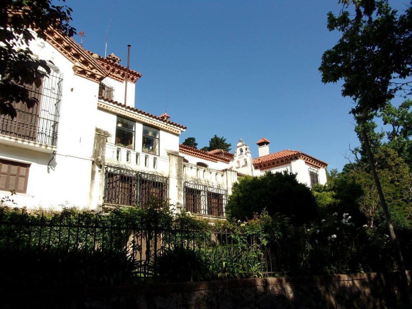 La Casa Museo Manuel Mujica Lainez abre sus puertas en Cruz Chica para una nueva edición de la Feria del Libro, con entrada libre y gratuita.