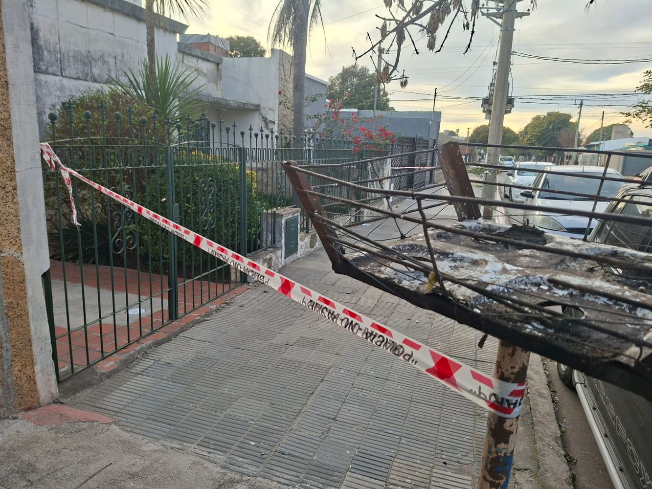 La pista firme de los investigadores apunta a la confianza.
