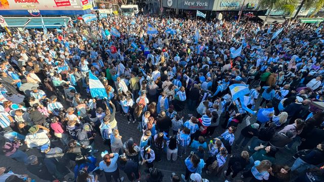 Carlos Paz celebró el triunfo de Argentina con una fiesta celeste y blanca en el centro de la ciudad. Imágenes: Municipalidad de VCP (Y. Aguirre)