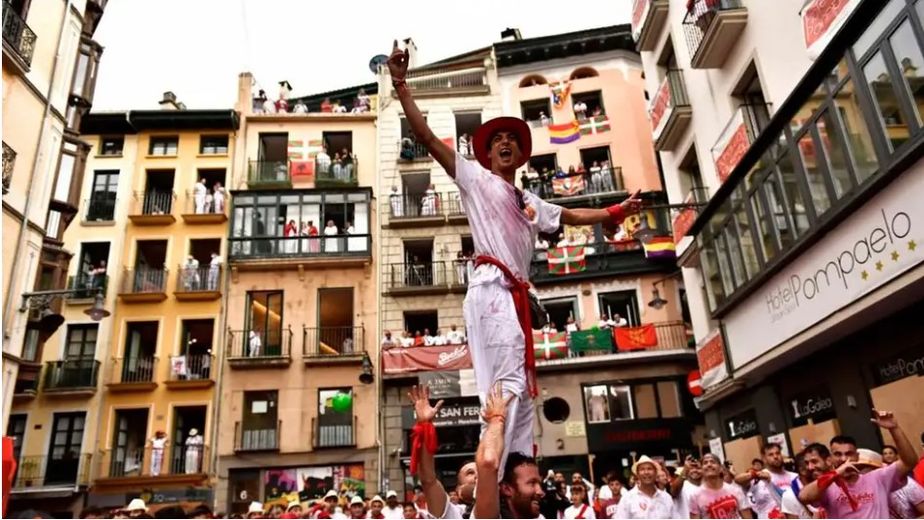 El Centro Vasco Hiru Erreka invita a celebrar San Fermín con una cena especial