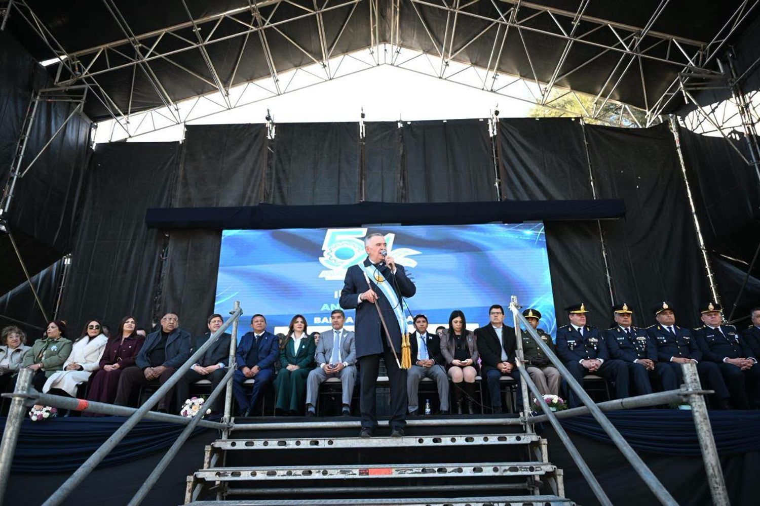Jaldo encabezó los actos junto a funcionarios provinciales y legisladores nacionales.