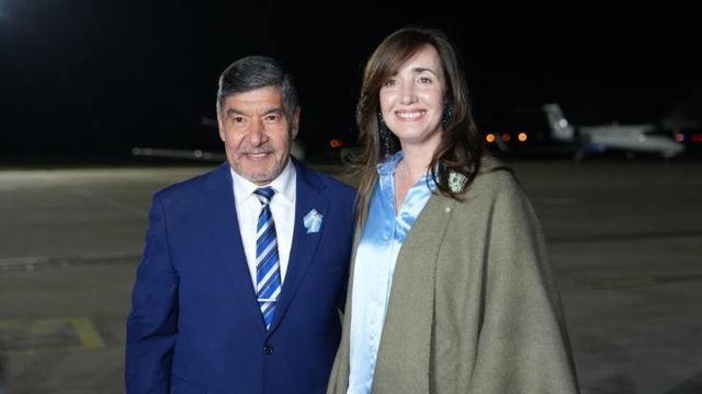 El vicegobernador Miguel Acevedo recibió a la vicepresidenta en el aeropuerto de Tucumán