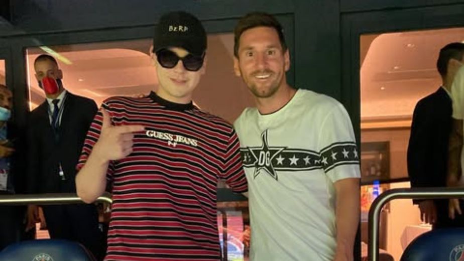 ¿Papelón o confusión? El incómodo blooper de Bizarrap tras entregarle el premio MVP a Lionel Messi