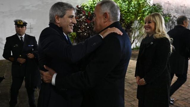 El encuentro reúne a funcionarios nacionales y a doce gobernadores en la antesala del acto oficial.