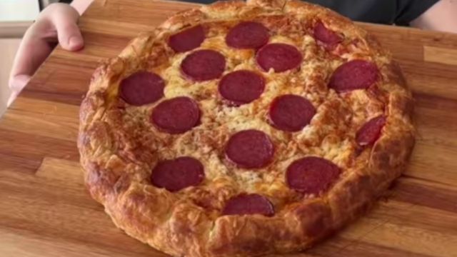 Pizza rellena: la receta express sin amasar para resolver la cena en pocos minutos