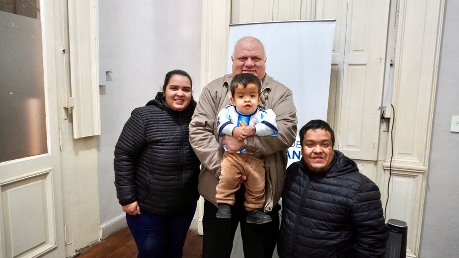 Masso recibió a Juan Ignacio y su familia tras un nuevo tratamiento en el Garrahan
