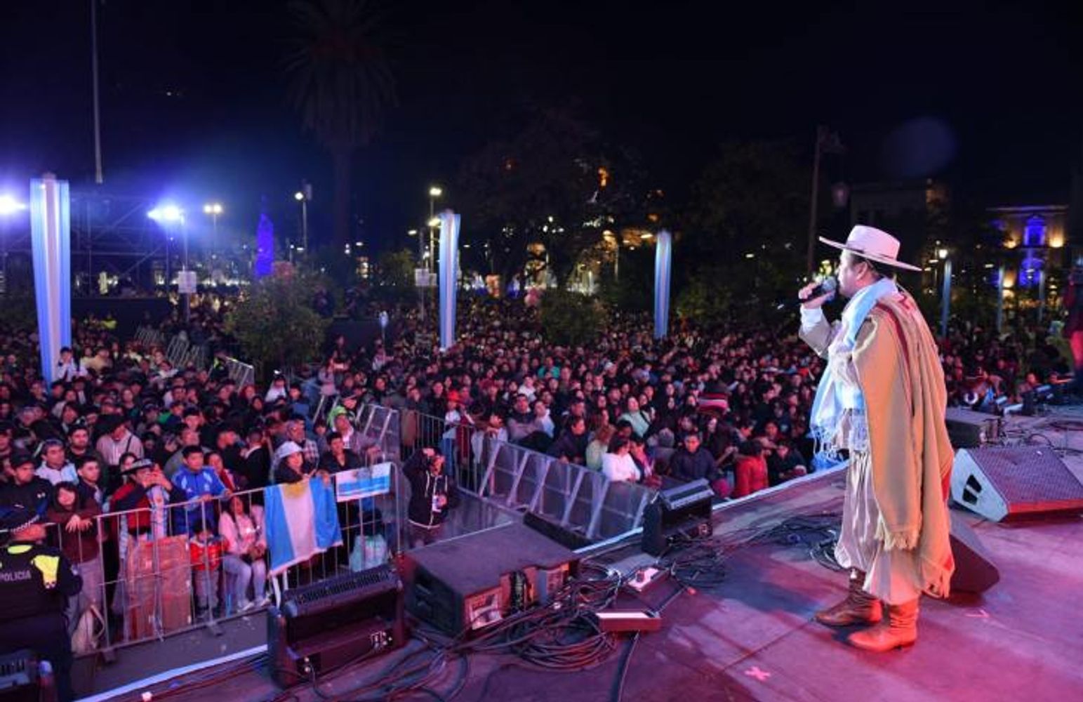 Artistas nacionales y provinciales compartieron un escenario a plena música.