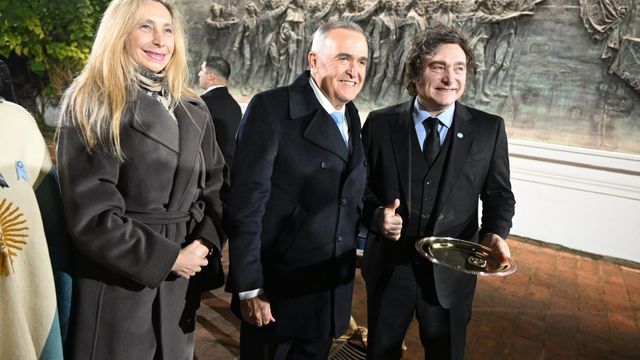 El Presidente llegó a la Casa Histórica de Tucumán acompañado por Karina Milei y fue recibido por Osvaldo Jaldo.
