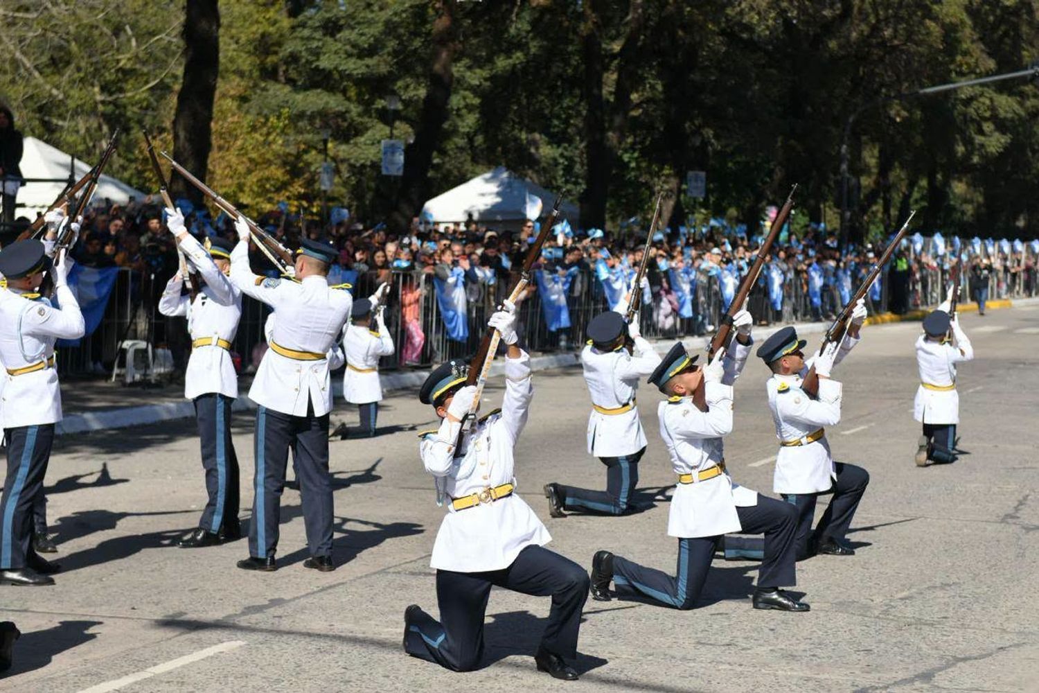 Las fuerzas de seguridad desplegaron sus habilidades durante el desfile.