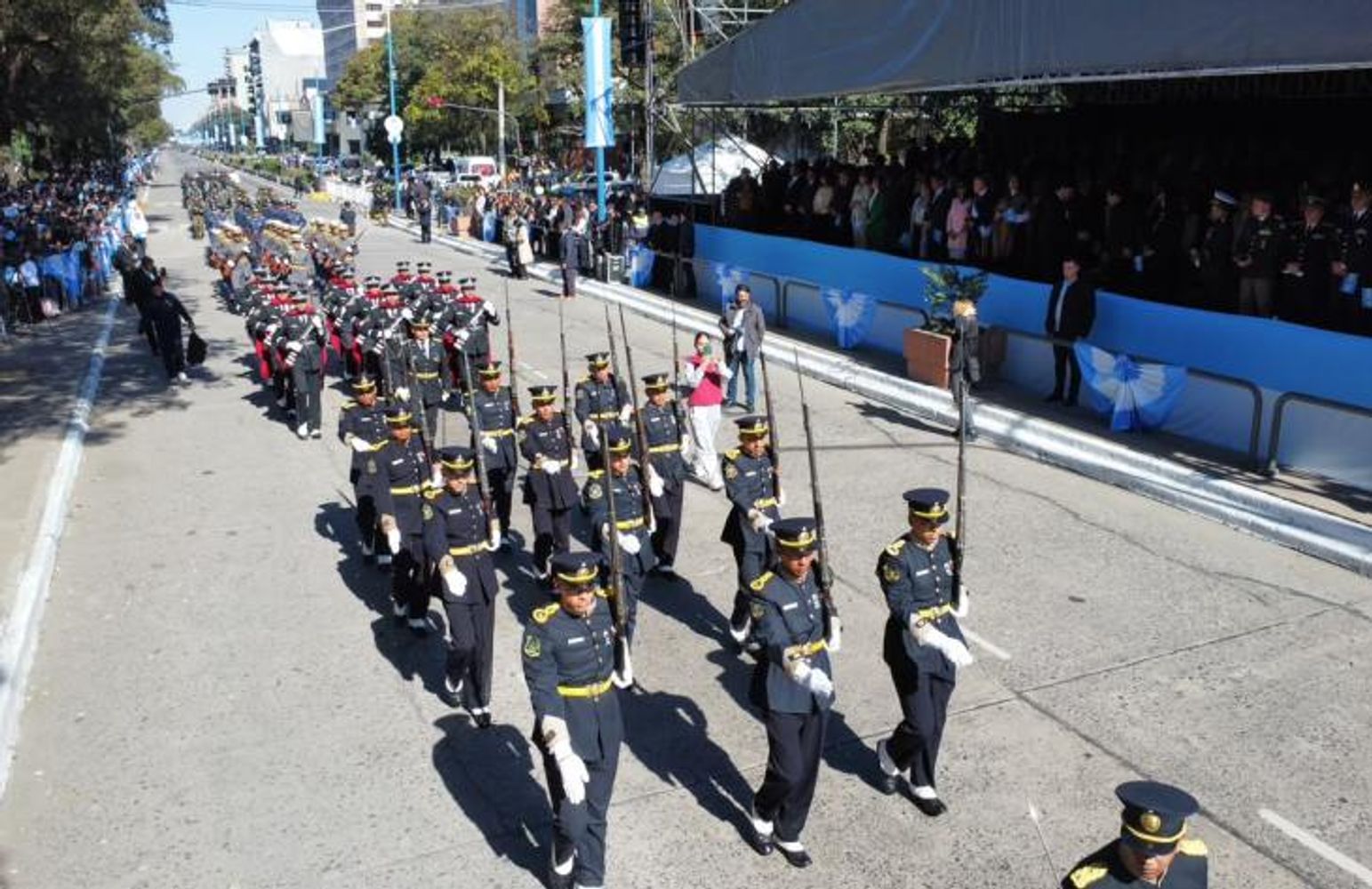 Independencia: el Parque 9 de Julio reunió a miles de familias en el desfile cívico-militar.