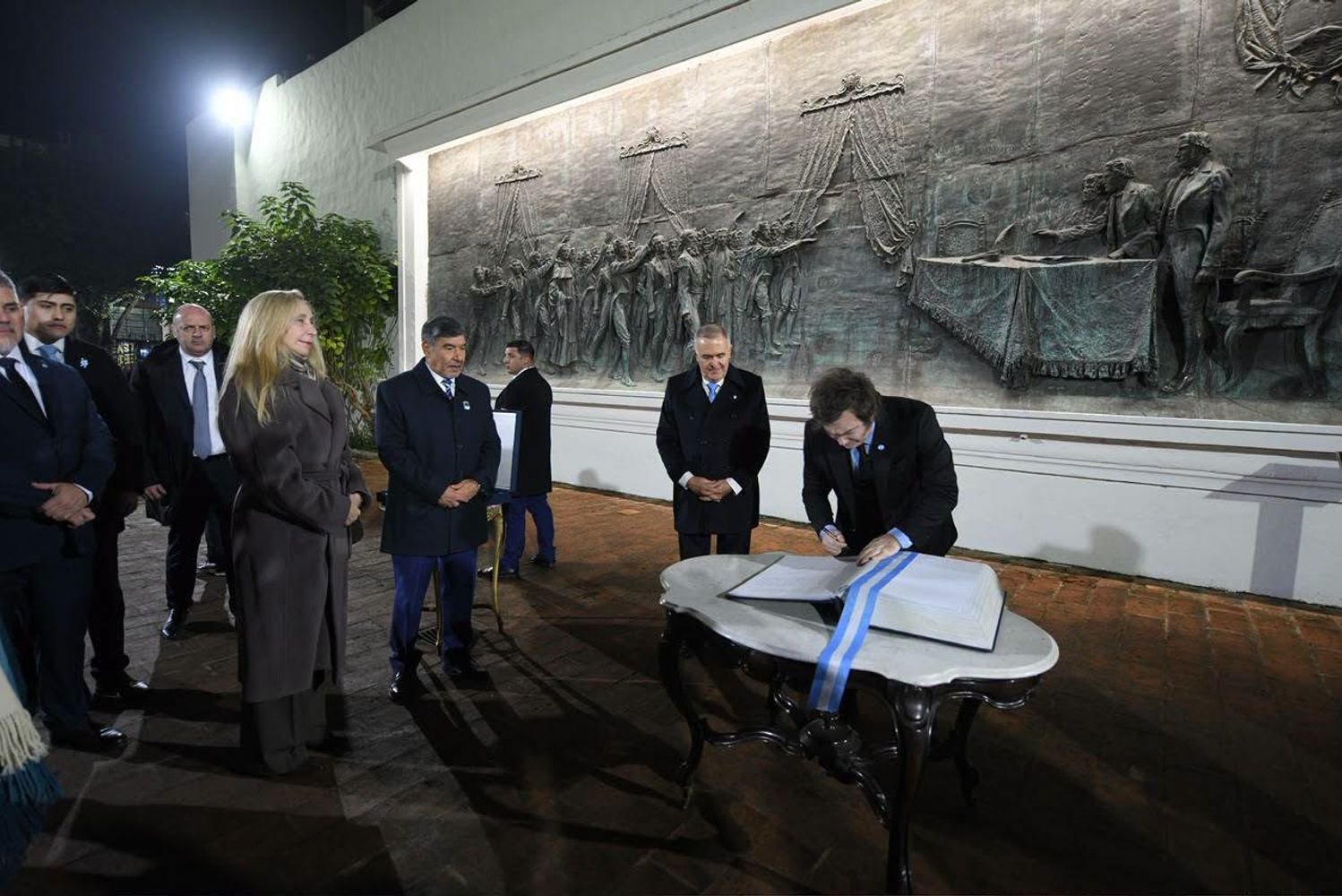 El gobernador destacó la presencia del presidente Milei y de 13 gobernadores en la Casa Histórica.