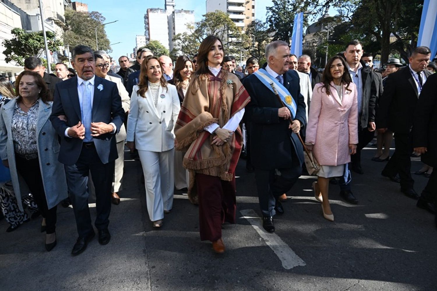 El acto se realizó en Plaza Independencia con amplia participación institucional.