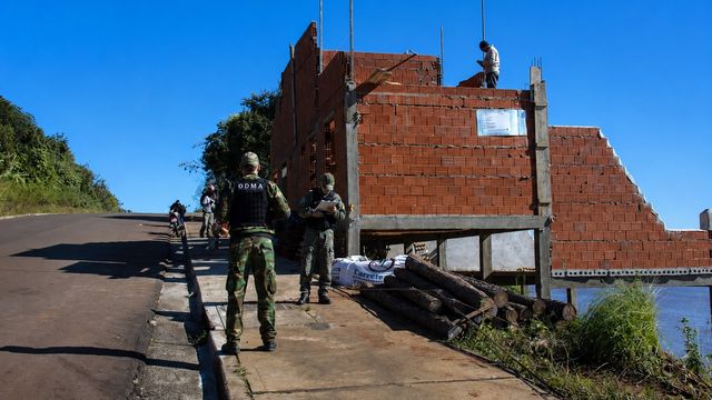 Ecología volvió a intervenir una obra sobre la costa del Paraná en Candelaria y evalúa sanciones.