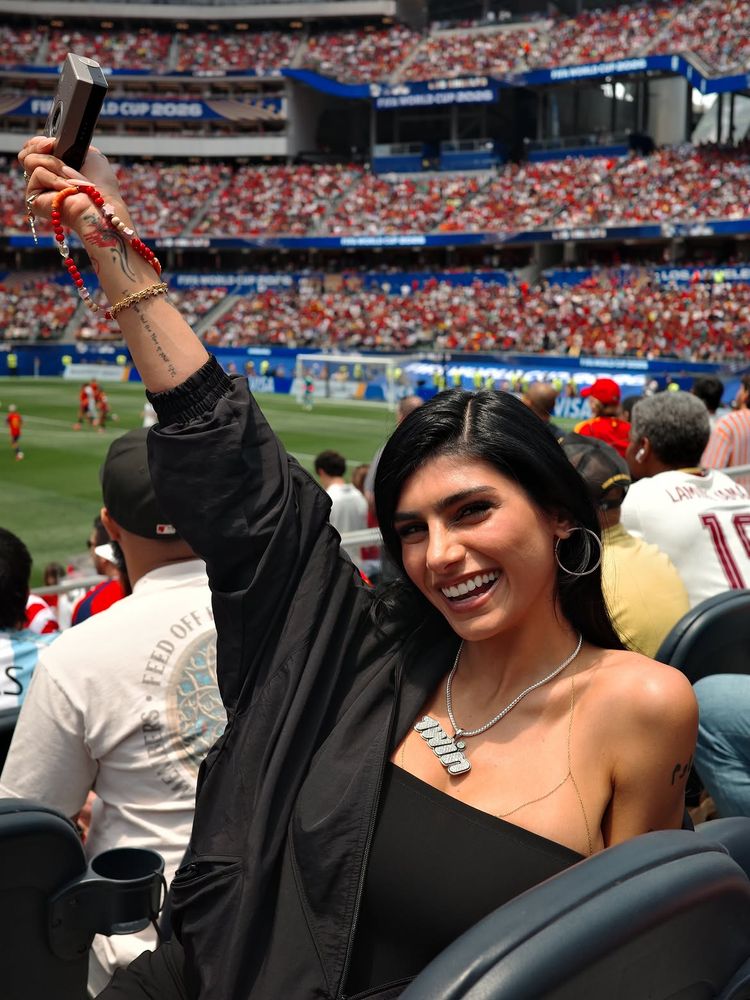 Mia Khalifa revolucionó las tribunas del Mundial 2026