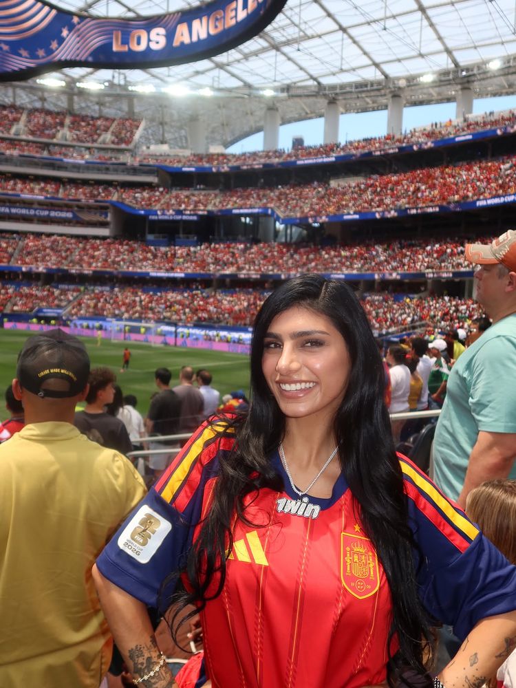 Mia Khalifa revolucionó las tribunas del Mundial 2026