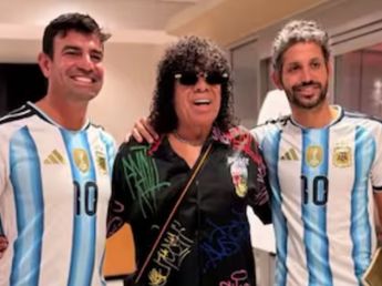 Pedalearon más de 7.500 km para ver el Mundial y fueron "bendecidos" por La Mona