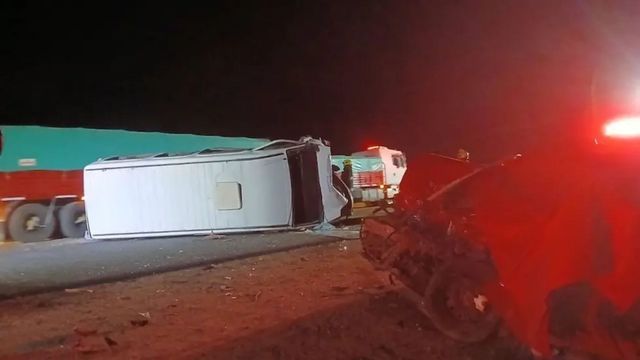16 niñas viajaban en un minibús al momento del choque frontal en Córdoba.