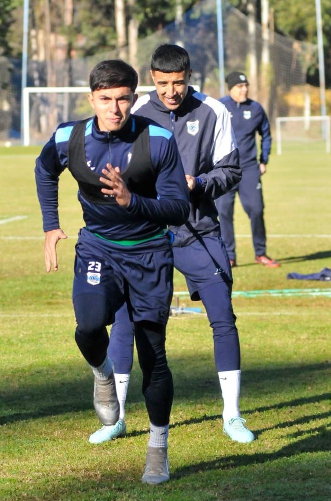 Agustín Alonso, flamante refuerzo del "Lobo", cumplió sus primeras prácticas en Jujuy y se mostró entusiasmado con el perfil ofensivo del equipo: el jugador puede actuar de extremo o media punta y llega con el objetivo de aportar desde el lugar que le toque.