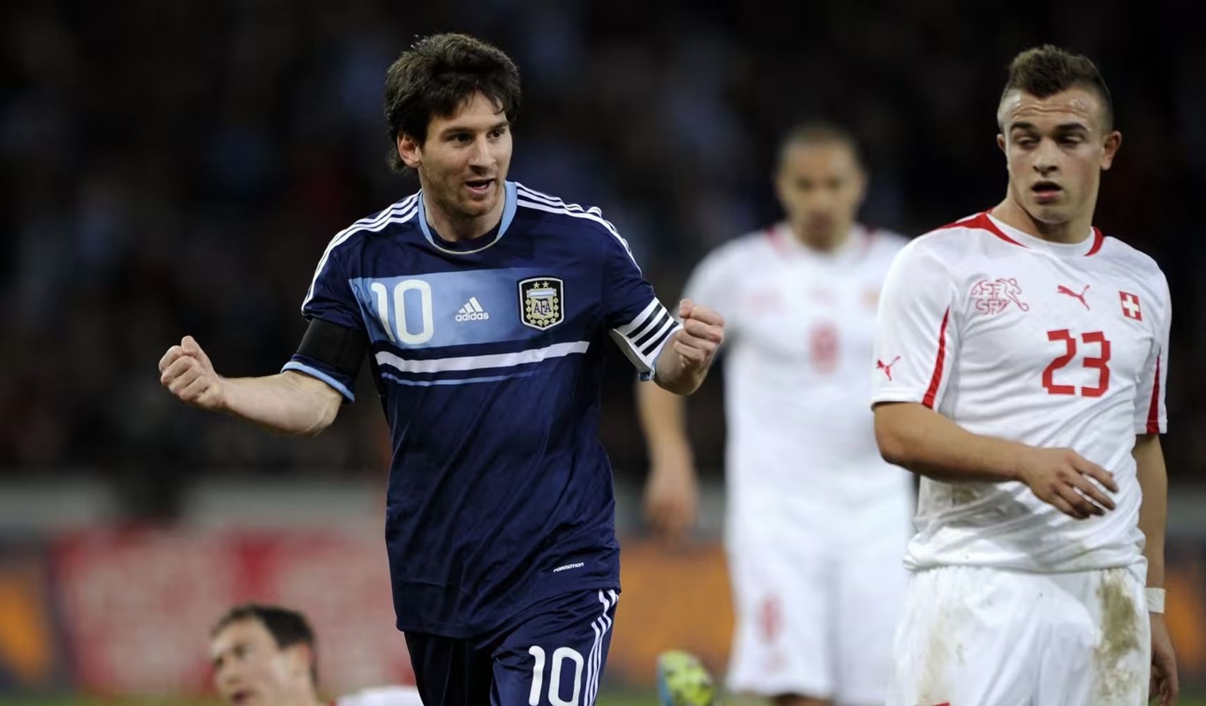 Messi convirtió su primer hat-trick con la camiseta albiceleste en un triunfo por 3 a 1.