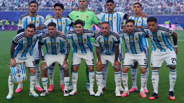 La Selección rindió homenaje a una figura del fútbol argentino.