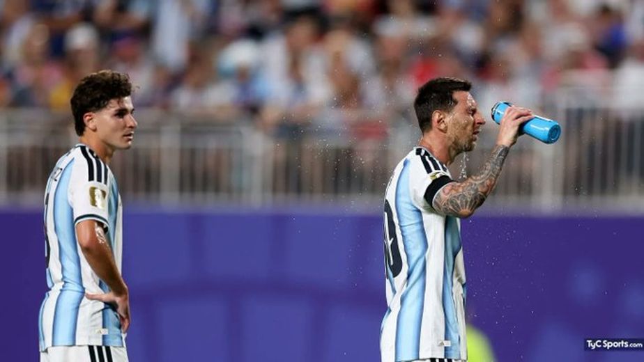 Qué le pasó a Lionel Messi en el ojo y su entredicho con el árbitro del Argentina-Suiza