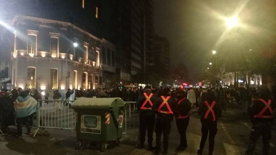 Festejos en el Patio Olmos: 20 mil personas, seis detenidos y un fuerte operativo de seguridad en Córdoba