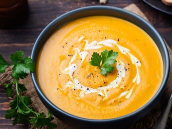 Calabaza, espinaca, pollo y zanahoria: 4 ideas de recetas de sopas para combatir el frío este invierno