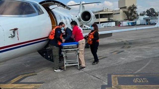 El vuelo contó con acompañamiento médico y familiar.