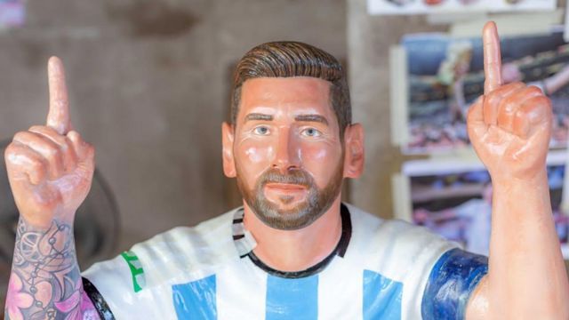 La escultura fue realizada por un joven artista tucumano en articulación con el municipio de Famaillá.