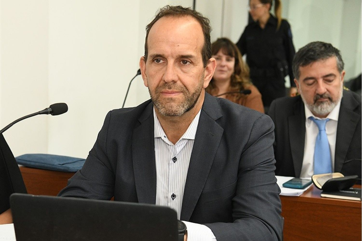 La Fiscalía a cago del fiscal federal Abel Córdoba consideró que existió un esquema de pagos de sobornos por parte de Skanska a funcionarios públicos y que, para justificar esos pagos y darle un aparente marco legal, la compañía simuló operaciones comerciales con otras 23 empresas.