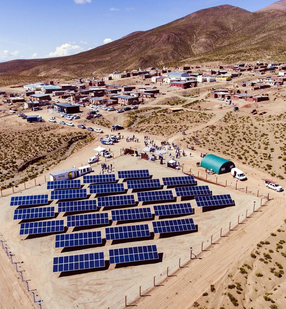 El servicio de generación, distribución y comercialización de electricidad en los parajes rurales más alejados de la Puna, Quebrada y Valles de Jujuy, opera de manera aislada de la red eléctrica nacional.