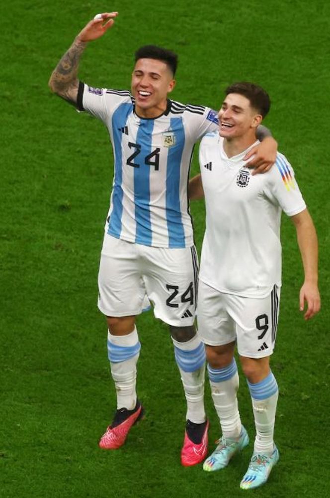 Más que compañeros, hermanos: El gesto de Julián Álvarez con Enzo Fernández que se volvió viral