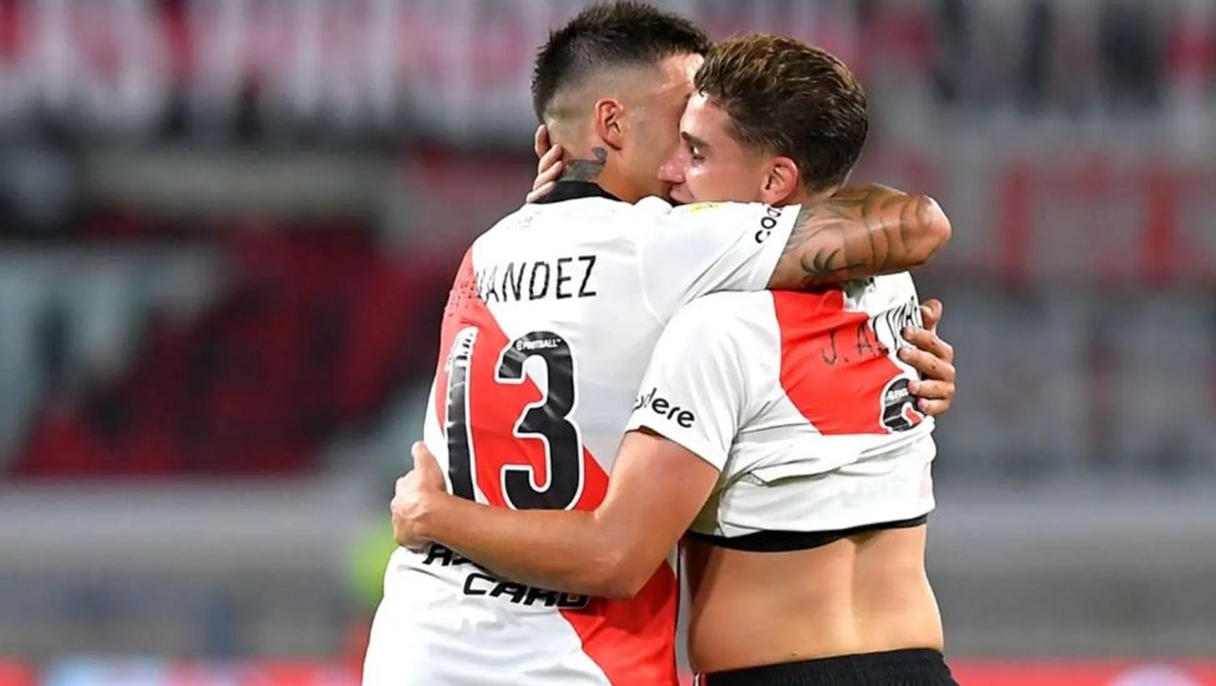 Más que compañeros, hermanos: El gesto de Julián Álvarez con Enzo Fernández que se volvió viral