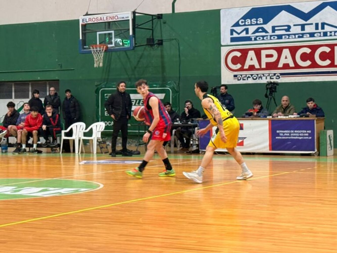 Pellegrini derrotó a Caza y Pesca y quedó a un partido de ganar la serie final de la Liga de Bronce. 
