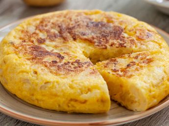 El secreto de los cocineros: el truco definitivo para lograr una tortilla de papas perfecta y con más textura