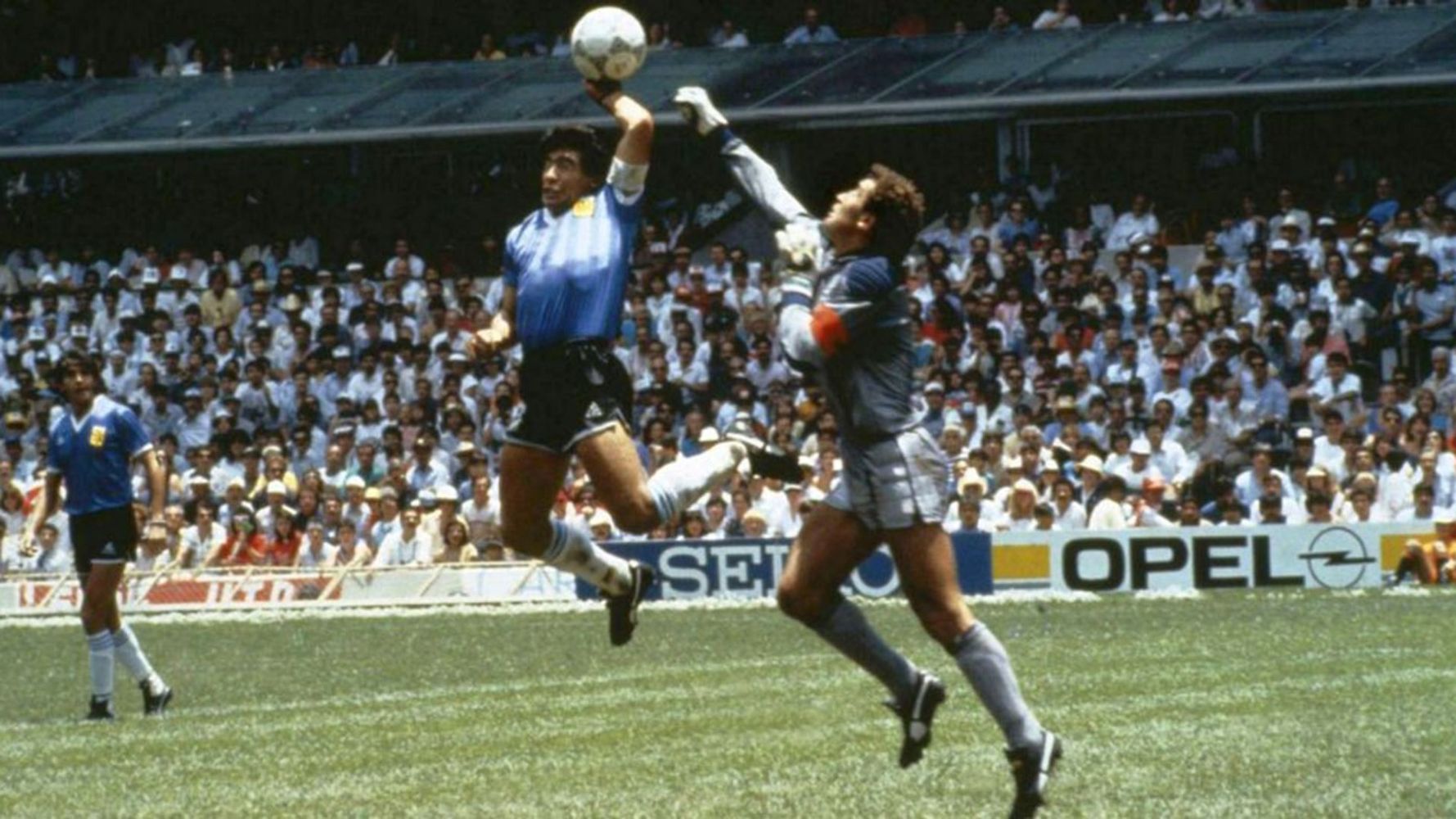 El gol de Maradona ante Inglaterra en 1986 quedó como uno de los momentos más recordados del fútbol mundial.
